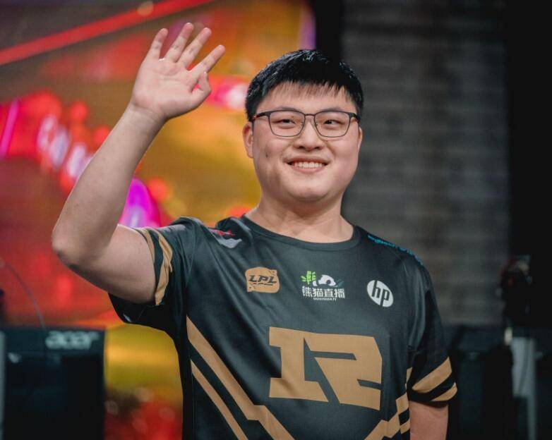 关于Uzi在老鹰比赛中领先优势明显，最后时刻胜出引发热议！的信息